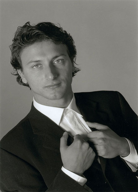 Retrato del virtuoso pianista clásico y director de orquesta italiano Francesco Libetta